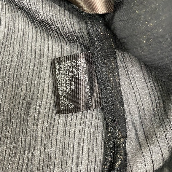 Tahari Arthur Levine Size SMALL Black/Gold Ruffled Sleeveless Blouse Top - Picture 4 of 6